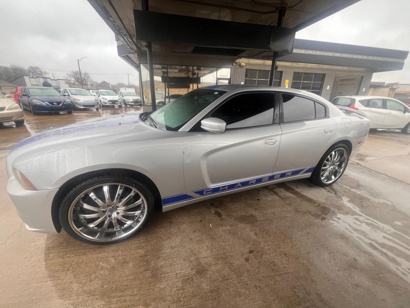 2012 SILVER DODGE CHARGER SE SE (2C3CDXBG9CH) with an 3.6L V6 DOHC 24V engine, 5-Speed Automatic transmission, located at 8101 E. Skelly Dr., Tulsa, OK, 74129, (918) 592-3593, 36.121891, -95.888802 - Photo#1